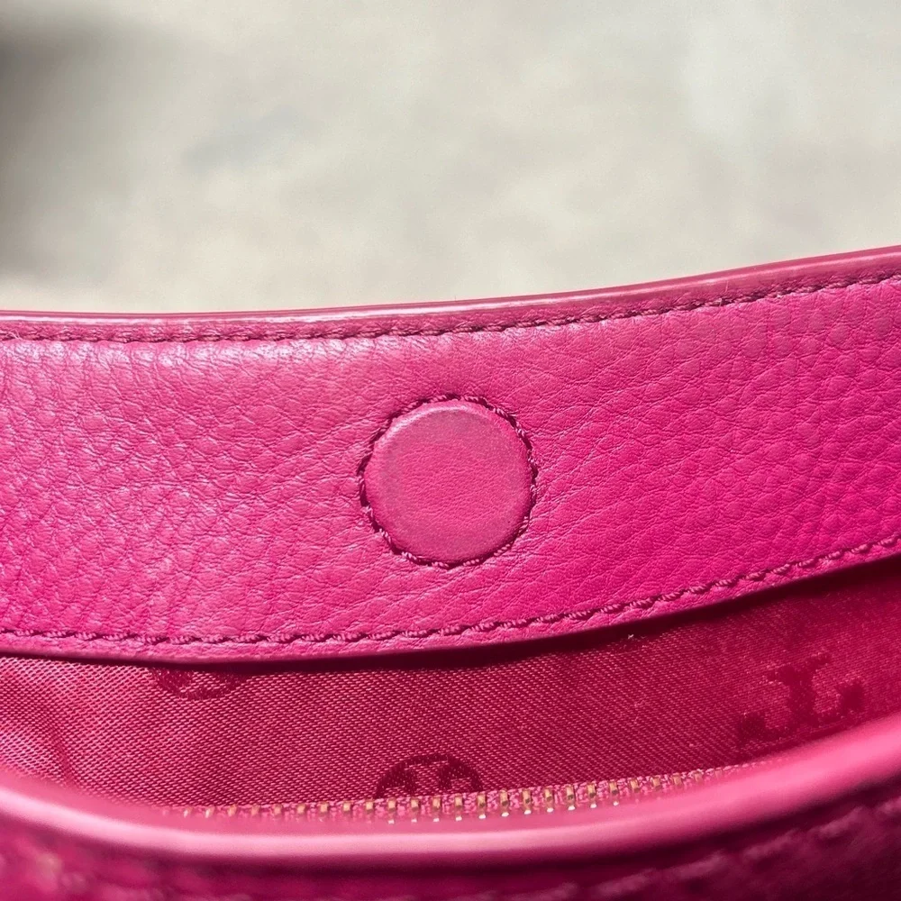 Tory Burch Britten Pebbled Slouchy Tote Shoulder Purse Magenta Pink & Gold